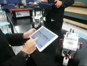 ロボットプログラミングを楽しむ静岡聖光学院の中学生