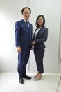 小田象製粉岡山県のデニムを使用したデニムスーツを着用し営業活動を行います。