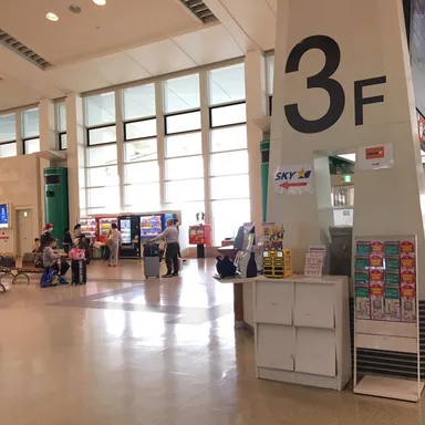 那覇空港_3階インフォメーションカウンター裏