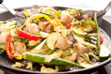 「沖縄風　新鮮ほるもんちゃんぷるー」