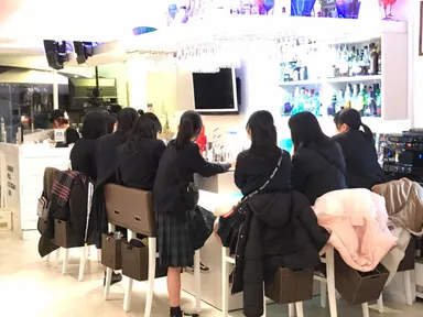 若年層を中心に人気を集めています