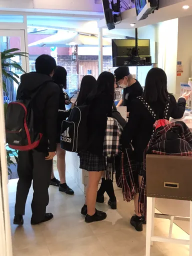 若年層を中心に人気を集めています