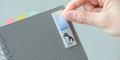 ケースごと貼って、ふせんをサッと使える