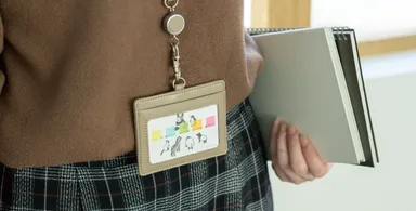 身近なカードポケットにスリムに収まる