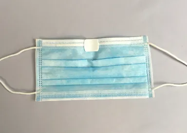 マスクの内側に貼って、ズレの防止に。(2)