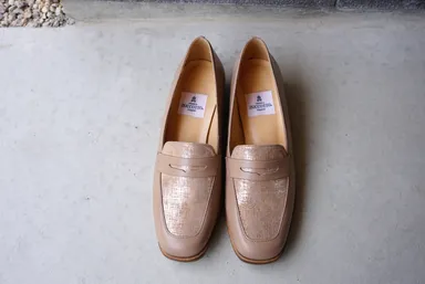 Z553　コンビローファー(ベージュ×シャンパンゴールド)