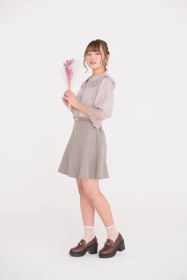 ガーリーレース襟ブラウス