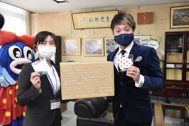 オリジナル立体マスク寄贈の様子