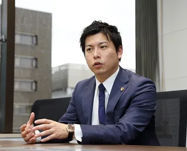 代表：菰田泰隆