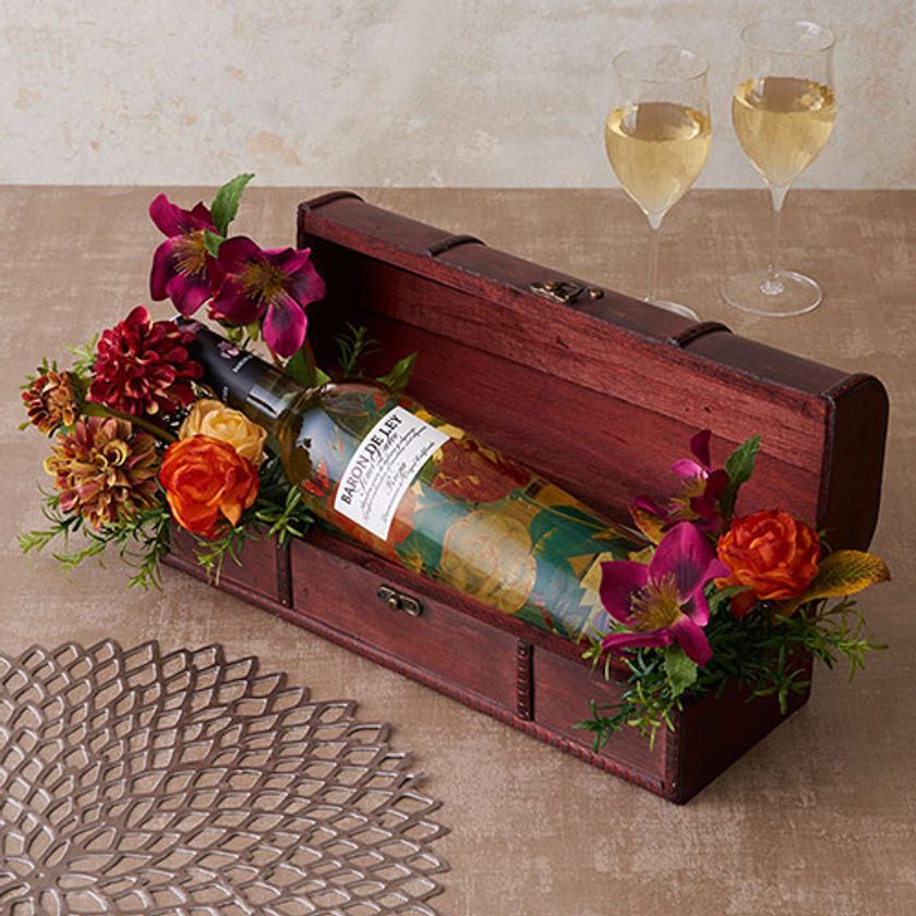 直接、会えなくても「ありがとう」を花に込めて。
母の日ギフトで、特別な”おうち時間”を演出。
オンラインショッッピングサイトでの
注文受付は5月7日（木）まで