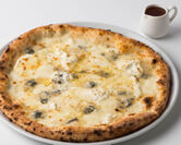 4種のチーズのピッツァ 　～イタリア産BIOのハチミツ付き～