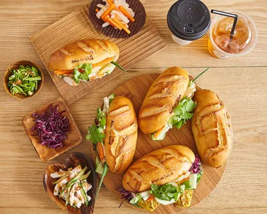 ウーバーイーツの他、menu、出前館もサービスを開始する