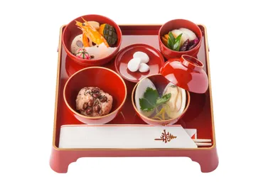 お祝い膳(男児：朱色)と料理