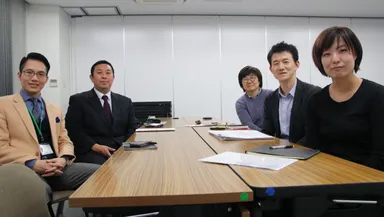 打合せの様子(神戸アジアン食堂バル 黒田氏と神戸市役所 市長室 国際部国際課 DANG TRUNG HUNG氏、株式会社Labo スタッフ)