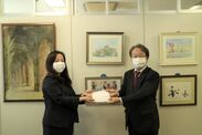 新生ホームサービスが神戸市社会福祉協議会・善意銀行へ、社員手作りのマスクを寄贈