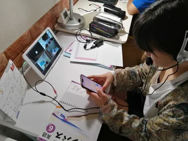 A：学習中の質問風景(LINE使用)