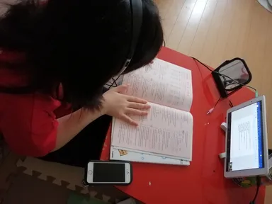 E：手元を写しながらの演習風景