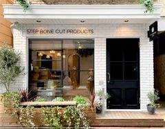 STEP BONE CUT PRODUCTSの日本初フラッグショップ NEW OPEN　カフェをリノベーションし廃材を使ってクリーンビューティを目指す