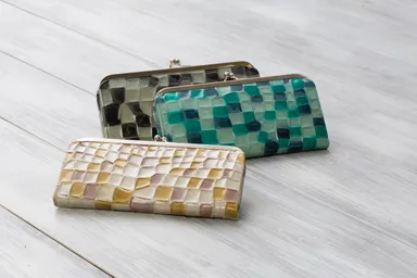 アッシュグレー・エメラルド・シャンパンゴールド