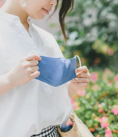 2.群青 - GUNJOU(モデル手元)