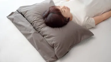 避難グッズを収納しても枕本来の機能はそのまま