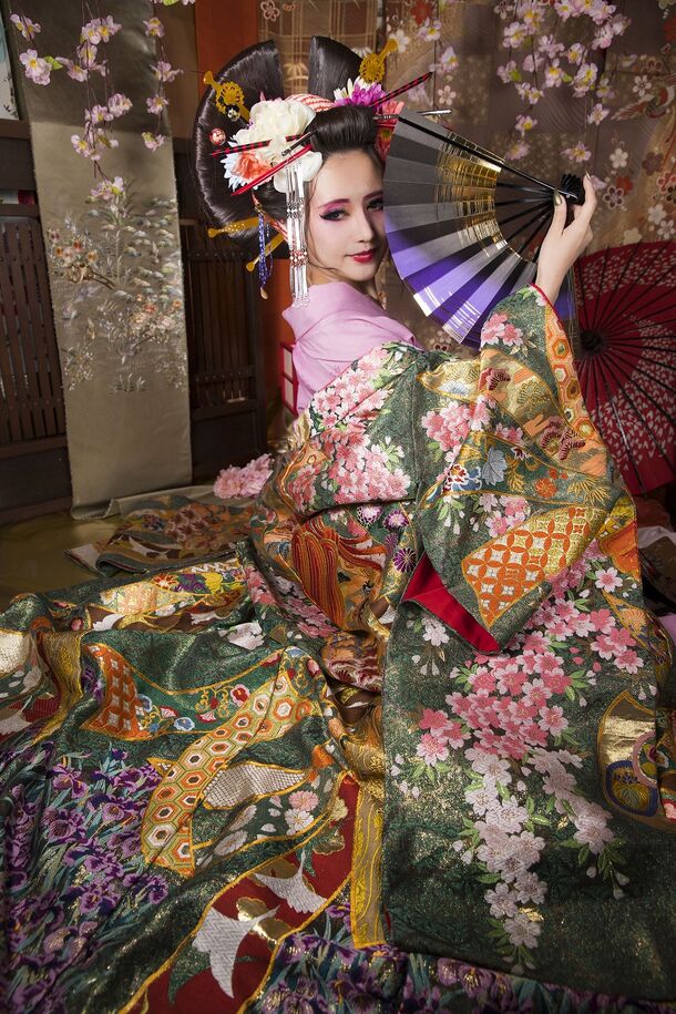 大阪で花魁体験ができる 変身写真館 彩華でリアルなセットで花魁撮影ができるサービスを年6月開始 株式会社リングエンタープライズのプレスリリース