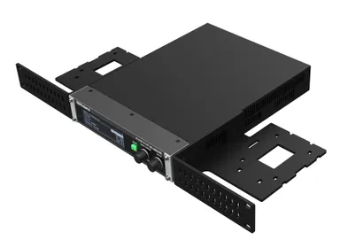 『VC-100UHD』(ラック・マウント・アングルを取り付けた状態)