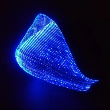 幻想的に光るマスク