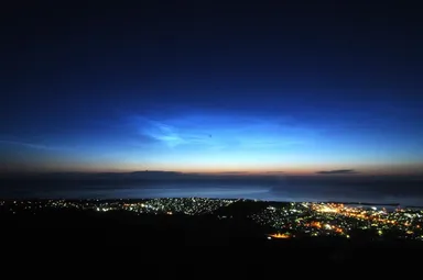 【速報】6月の北海道上空に異常現象が発生！明治大学理工学部 鈴木秀彦准教授らが観測に成功！