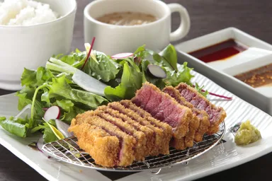 黒毛和牛の牛かつ定食