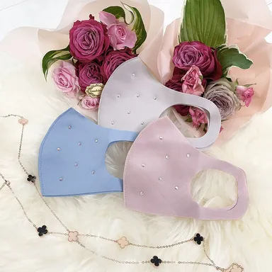 SNSで話題のビジューマスク