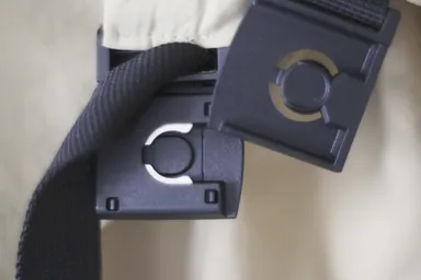 ドイツ製Fidlock社の特殊バックル採用 上からぱちっとはまり、スライドで解除 今までにない快適なバックルです