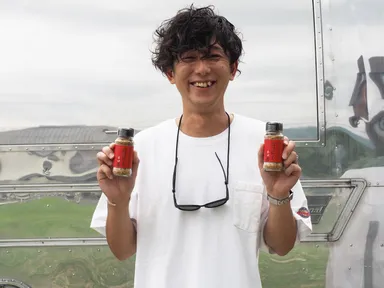 開発者：オレンジアウトドアショップのマネージャー堀西