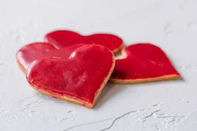 甘酸っぱいフランボワーズの香りが広がるハート型の“龍宮クッキー”