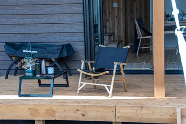 ウッドデッキは転がっても十分な広さに