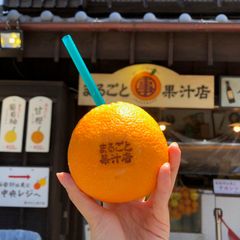 器もストローも100％土に還るエコジュース！伊勢の「まるごと果汁店」がストローもついに生分解性に