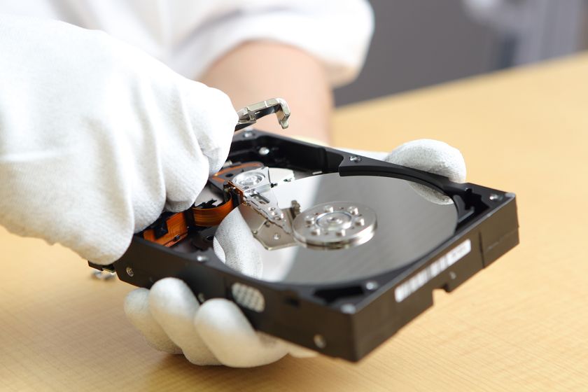 <令和2年7月豪雨災害復興支援＞
豪雨被害による水濡れで故障
データ復旧を半額で　※郵送対応のみ