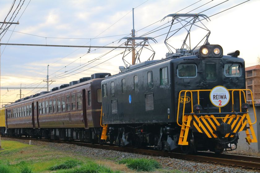 リニューアルした12系客車に応援メッセージを掲げて運行 Elパレオエクスプ 秩父鉄道株式会社 プレスリリース