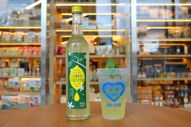 京都伏見レモンリキュール（左）/レモンサワー(右)