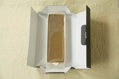 多摩川梨羊羹　箱を開いた状態