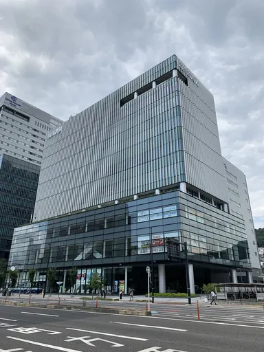 広島テレビ本社(1～3階が広島コンベンションホール)