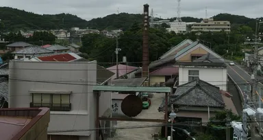 木戸泉酒造の正門と杉の玉