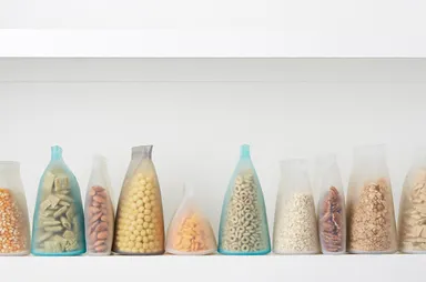 安定感のある底面で自立可能