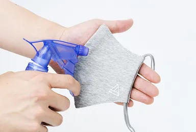 霧吹きでカンタンにシワ伸ばし