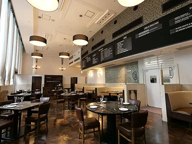 開放感溢れるダイニング