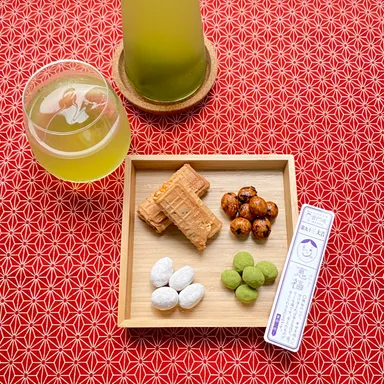 茶屋セットのお菓子とお茶