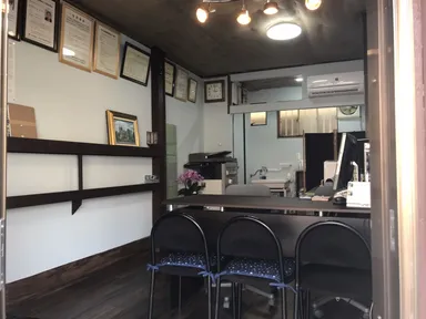 有限会社リアルティ・オカザキ　店内