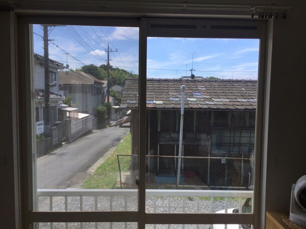 熱中症対策に 暑い家の窓ガラスを涼しく自分で出来るdiy Uvカットハーフミラー窓シート 全国ネット発売 日本エコ断熱フィルムのプレスリリース