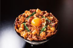 大とろホルモン“アホ盛り”焼肉丼　1,280円(税込)