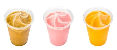 (左)カフェラテ・フラッペ　(中央)ベリーベリーミルク・スムージー　(右)マンゴーミルク・スムージー